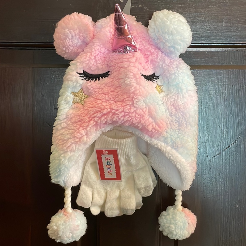 NWT child hat and gloves